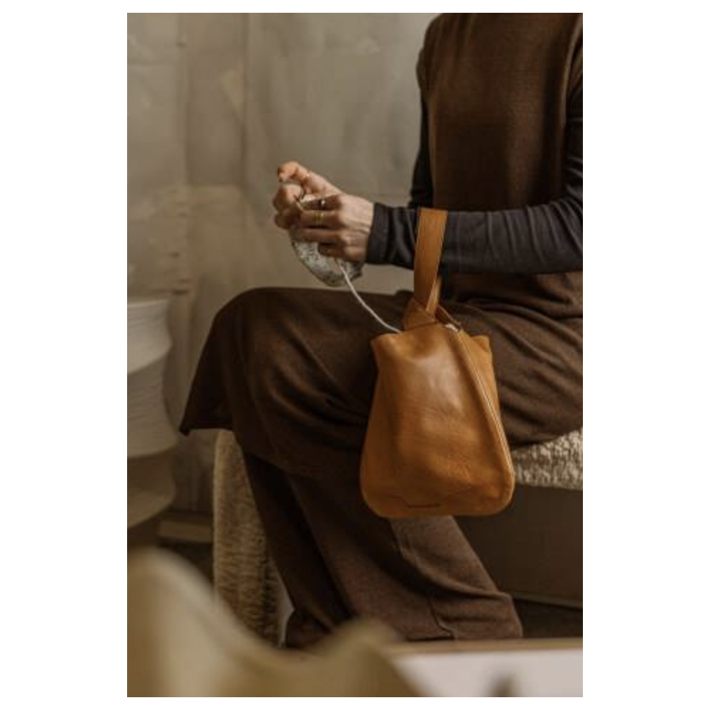 SAC À TRICOT EN CUIR MUUD - DZANA - WHISKY