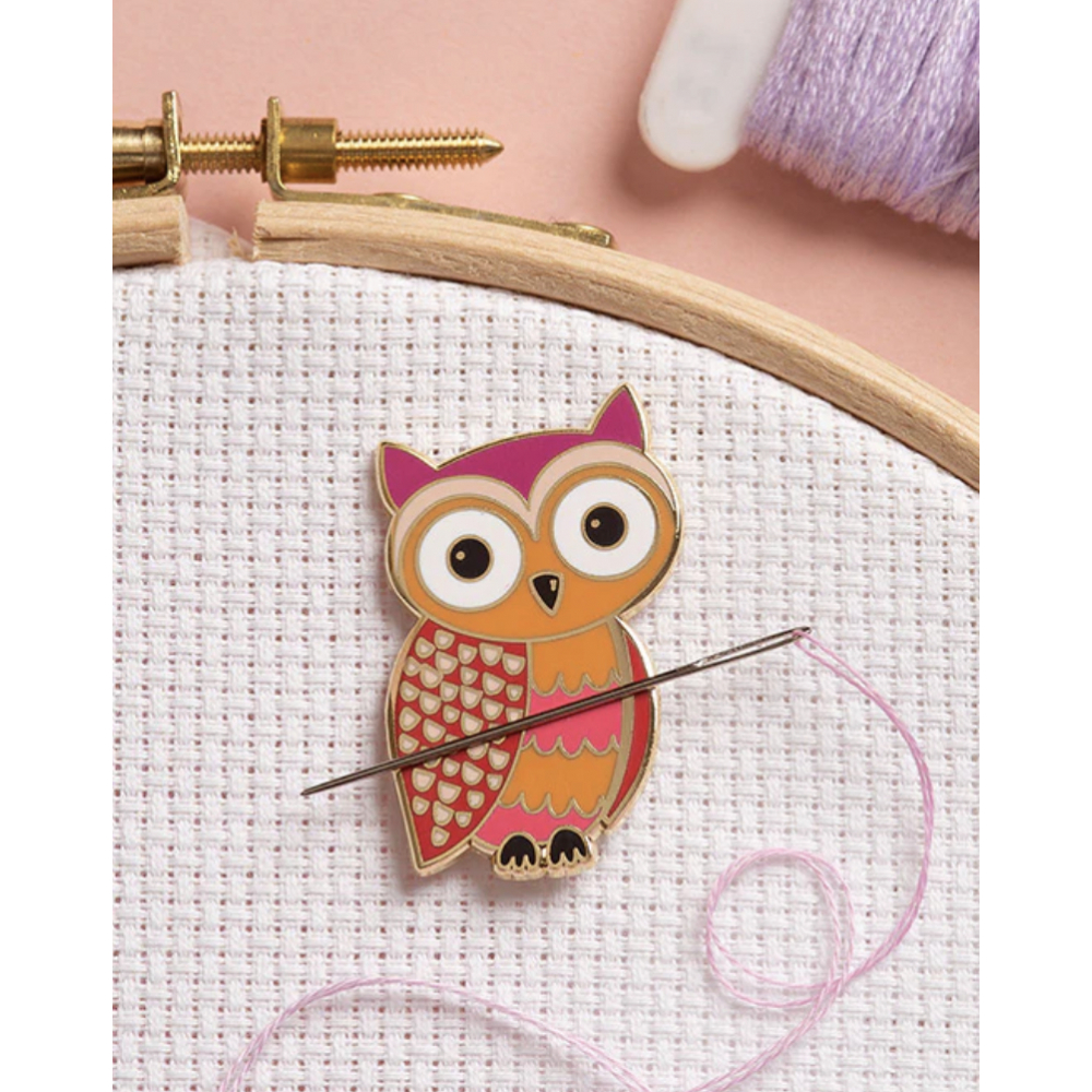 Needle minder - Caterpillar Cross stitch ( chouette)