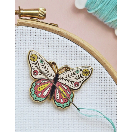 Needle minder - Caterpillar Cross stitch ( papillon)
