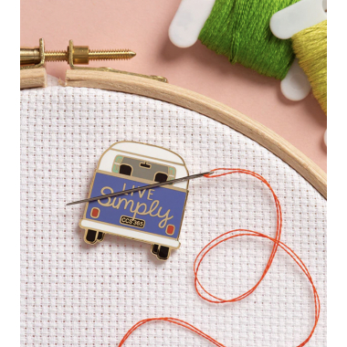 Needle minder - Caterpillar Cross stitch ( van)