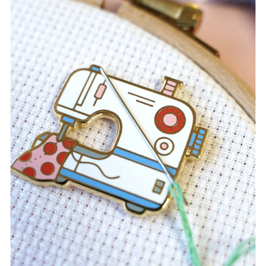 Needle minder - Caterpillar Cross stitch ( machine à coudre )